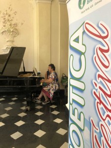 Alessandra-Pani-al-pianoforte