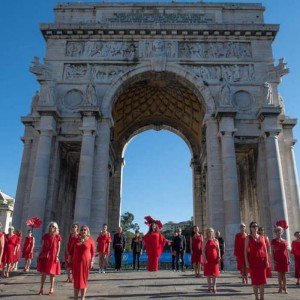 100donnevestitedi-rosso-Alessai-Ramusino